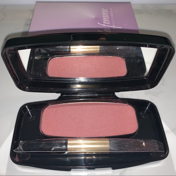 Glow On Blush & Brush - Picture 2 of 8